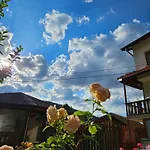 юндовата къща * בלי איסקור