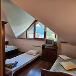 юндовата къща