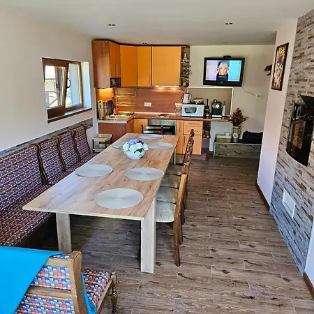 юндовата къща * Beli Iskar