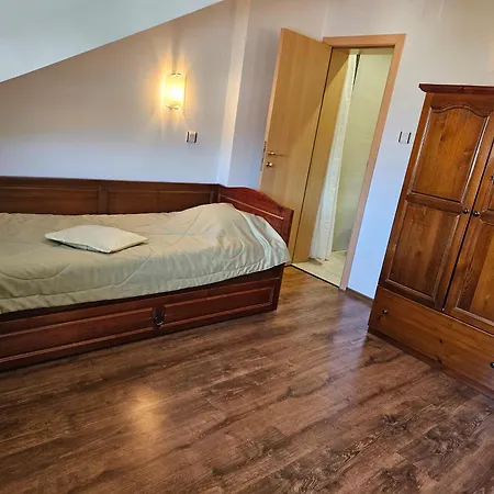 юндовата къща * Beli Iskar