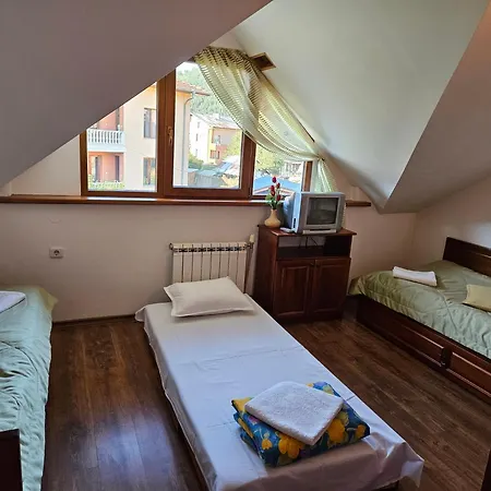 юндовата къща *