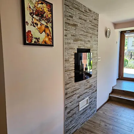 юндовата къща * Beli Iskar