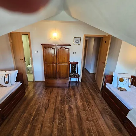 юндовата къща