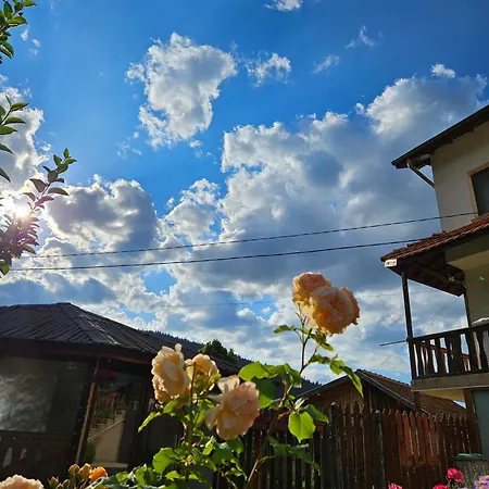 юндовата къща * Beli Iskar