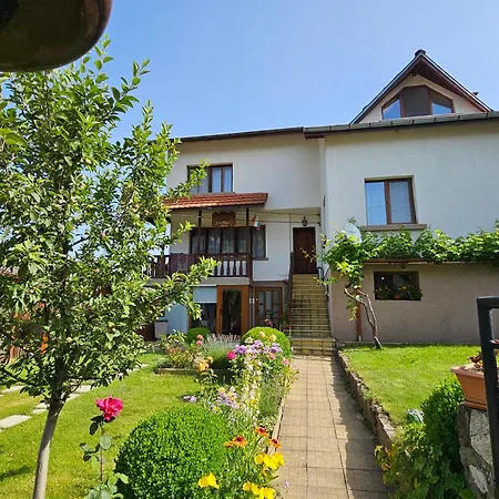 юндовата къща * Beli Iskar