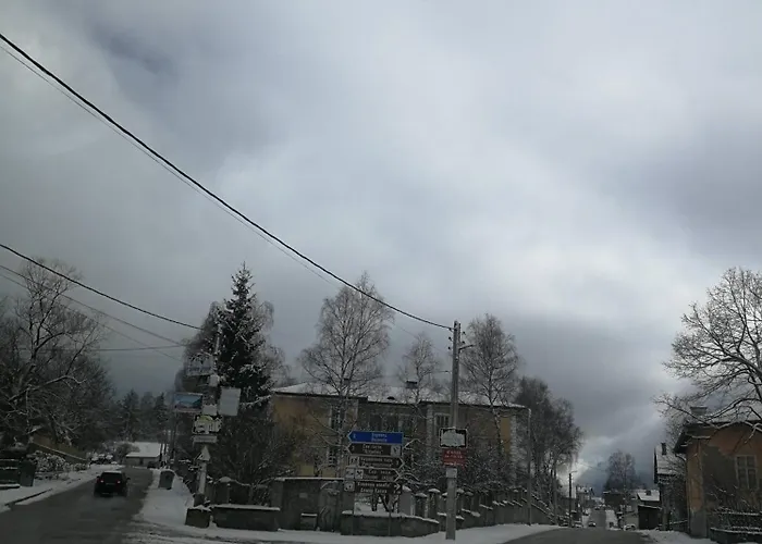 юндовата къща * בלי איסקור