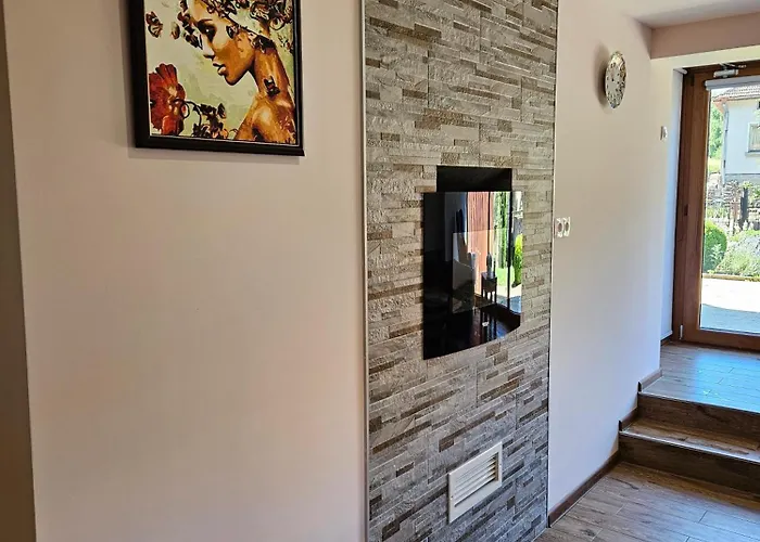 юндовата къща * בלי איסקור