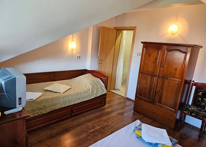 юндовата къща * Beli Iskar